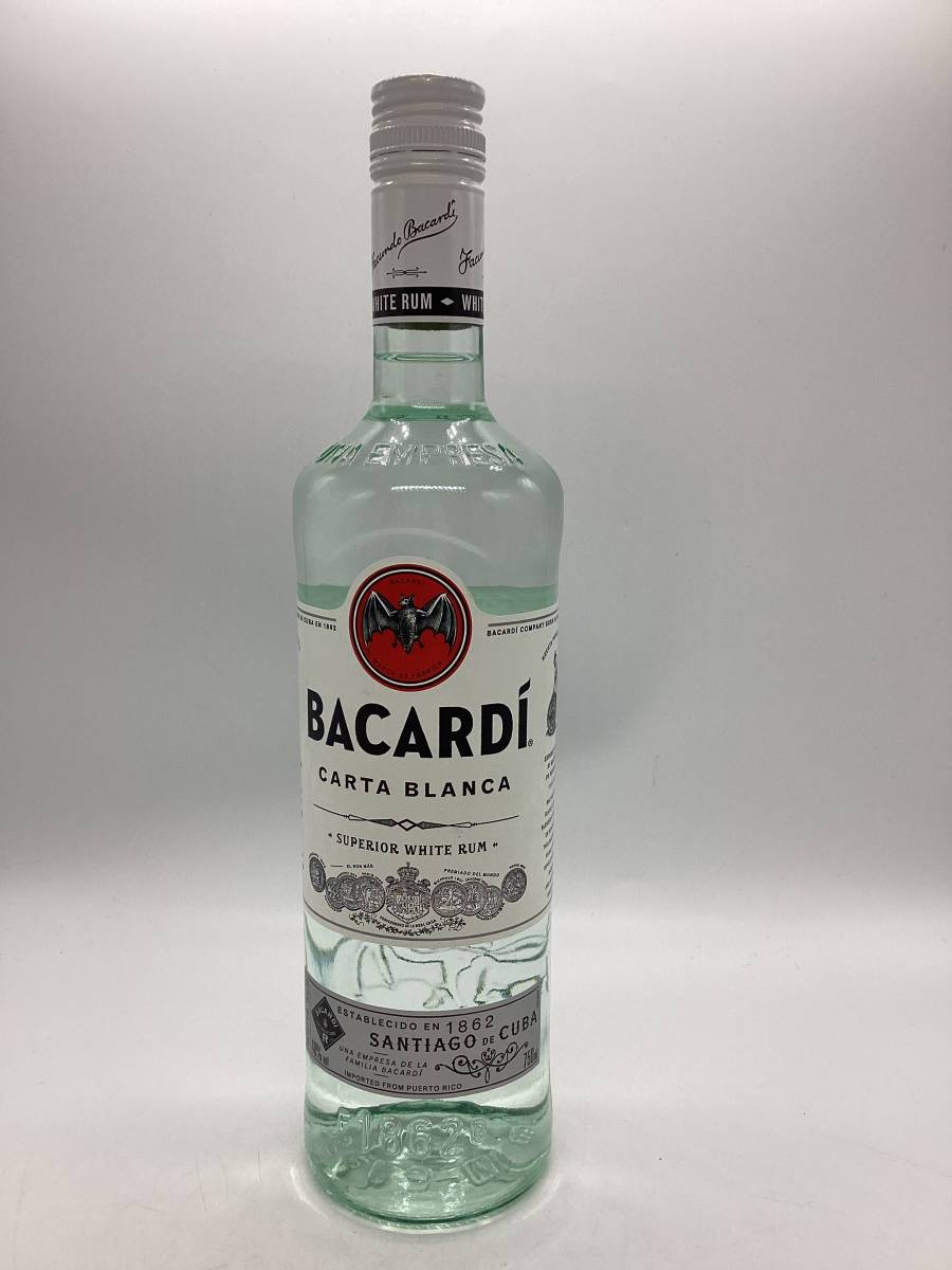 【目立った傷や汚れなし】1円～★バカルディ 8年 エイト レア ゴールド ラム BACARDI / アルコール度数40 内容量750ml