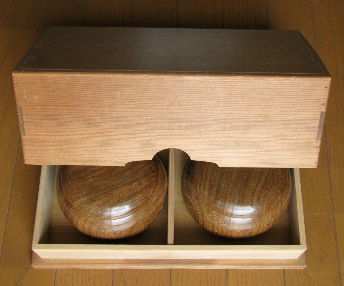 囲碁　碁石　本蛤碁石　那智黒碁石　碁笥　桐箱付き　骨董品 Amazon | 囲碁 日向特製蛤碁石那智黒碁石 31 実用 厚み8.4mm