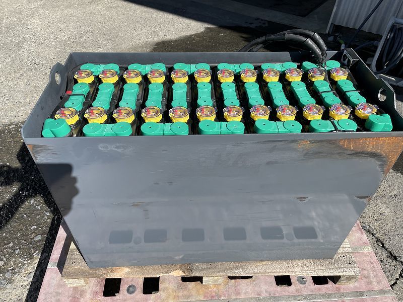 【やや傷や汚れあり】充電済中古バッテリー HITACHI VSIL220ML 48V フォークリフト ソーラー 太陽光 オフグリッド。の落札