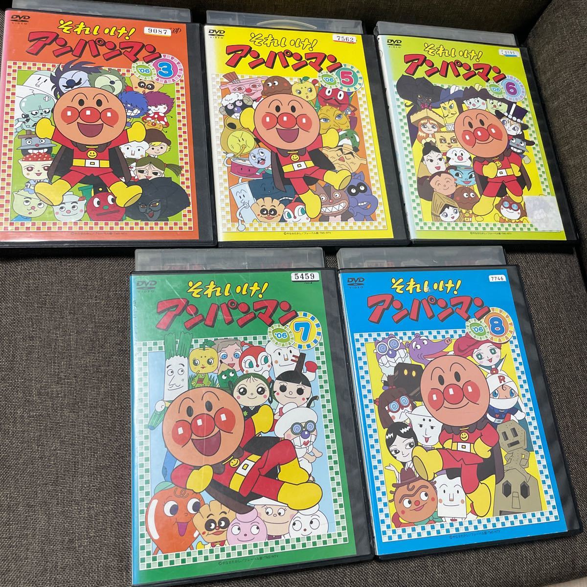 目立った傷や汚れなし】それいけ！アンパンマン '06 DVD5本セット