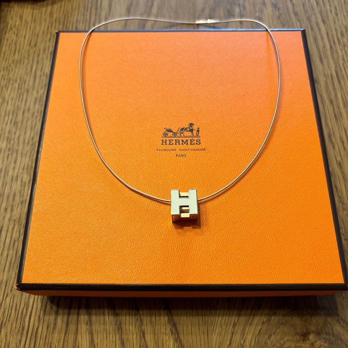 エルメス HERMES カージュドアッシュ Hキューブ ネックレス 赤オレンジ 2025年最新】ネックレス キューブ エルメスの人気アイテム