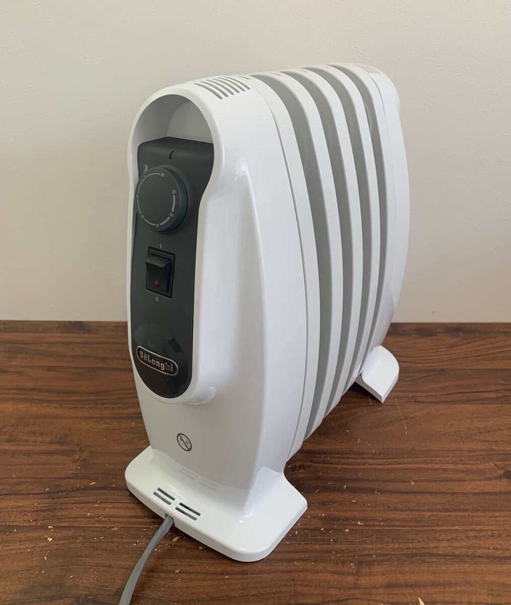 デロンギ　オイルヒーター (DeLonghi RHJ75V0915-GY) Amazon | De'Longhi (デロンギ) オイルヒーター ベルカルド RHJ75V0915