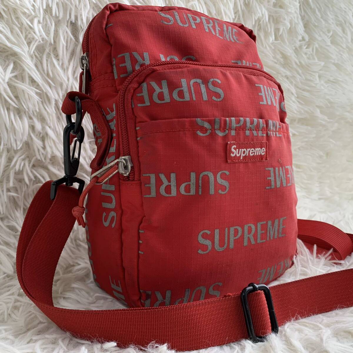 シュプリーム リフレクティブナイロン総柄ショルダーバッグ まちがい 