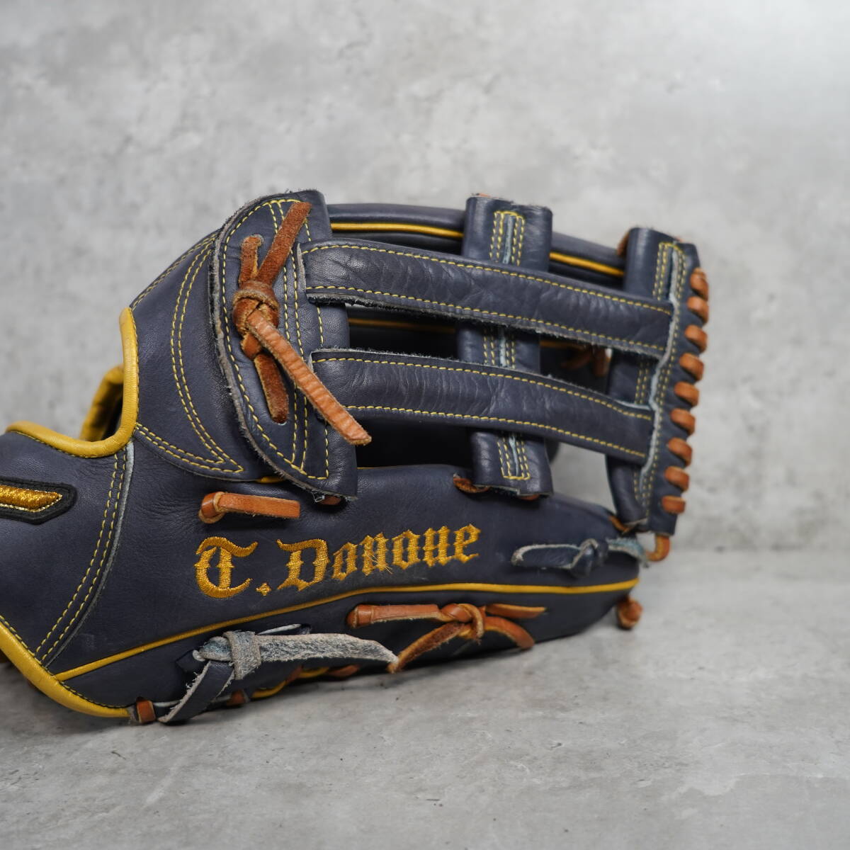 グローブ 中日ドラゴンズ 吉見投手 サイン入り