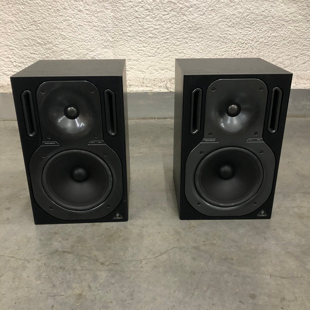 Behringer　Truth　b2031a　ペア　パワードスピーカー　音響 Behringer Truth b2031a ペア パワードスピーカー 音響 Amazon | べ