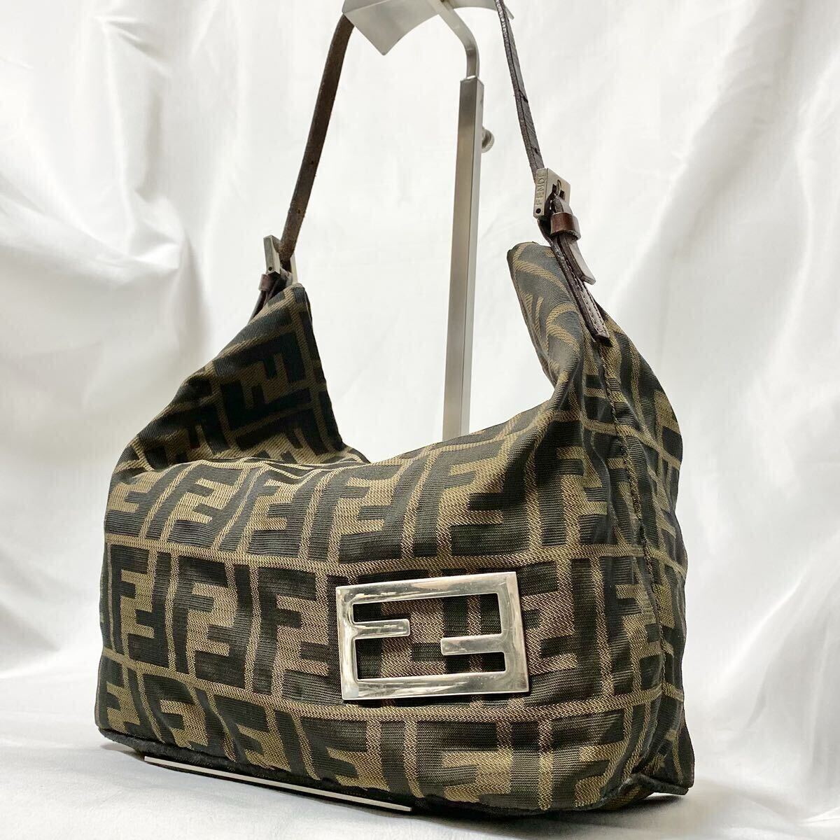 極美品】希少！ FENDI マンマバケット ワンショルダーバッグ ズッカ FF 