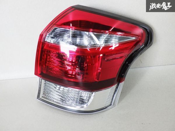 カローラフィールダー DBA-NZE161G 左テールランプ 12-102 81560