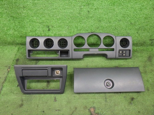 ジムニー　JA22W　純正　メーターパネル＆グローブボックスの蓋　前期黒系 ジムニー JA22W 純正 メーターパネル＆グローブボックスの蓋