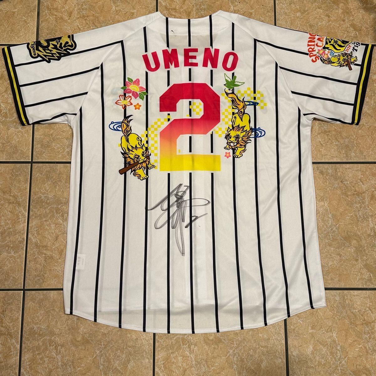 2025 阪神タイガース 佐藤輝明 キャンプ限定 沖縄風 かりゆし風 Tシャツ 2025 阪神タイガース 佐藤輝明 キャンプ限定 沖縄風 かりゆし風
