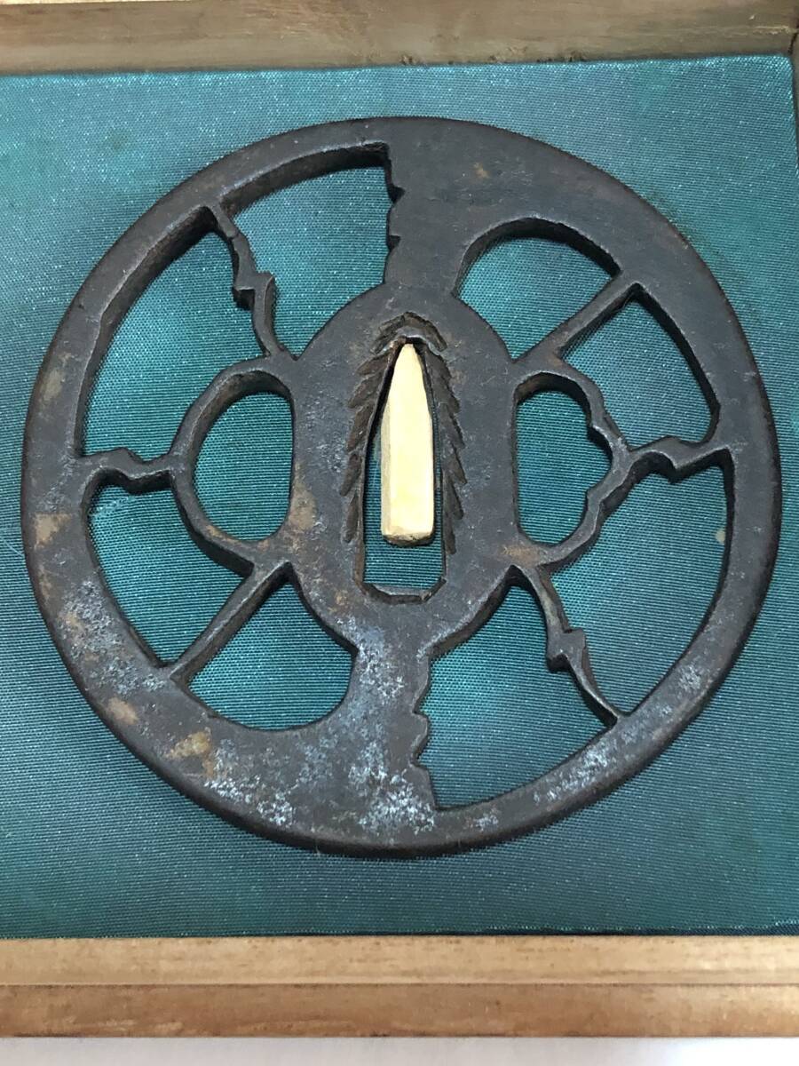 【やや傷や汚れあり】【名品高級鍔!旧家蔵出し品】鉄鍔/透かし鍔【箱付】戦国安土桃山~江戸時代/最上級日本刀鉄鍔武具刀装具【柳生の里より蔵出し品 ...