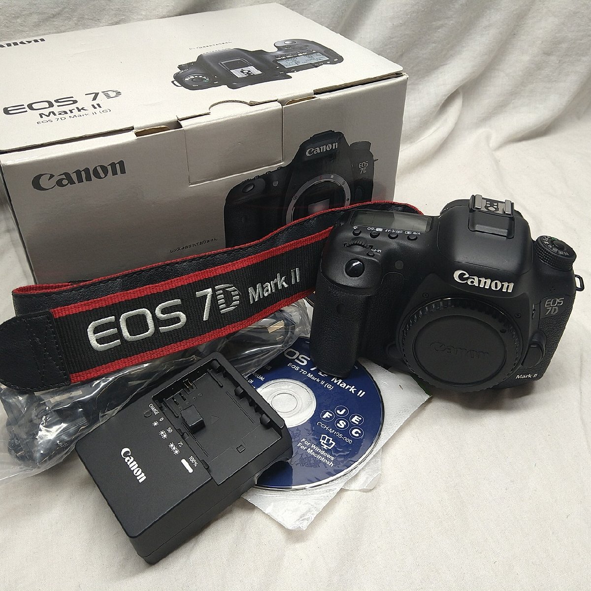 ＄綺麗【CANON キヤノン AFデジタル一眼レフカメラ EOS 7D Mark II ボディ 箱入り APS-Cサイズ・約2020万画素CMOSセンサー カメラ】KH13775の1番目の画像
