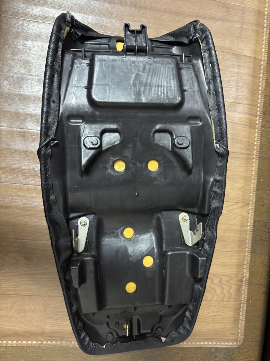 FZS1000フェザーシート 5LV あんこ抜きタックロール張り替え 【公式通販】