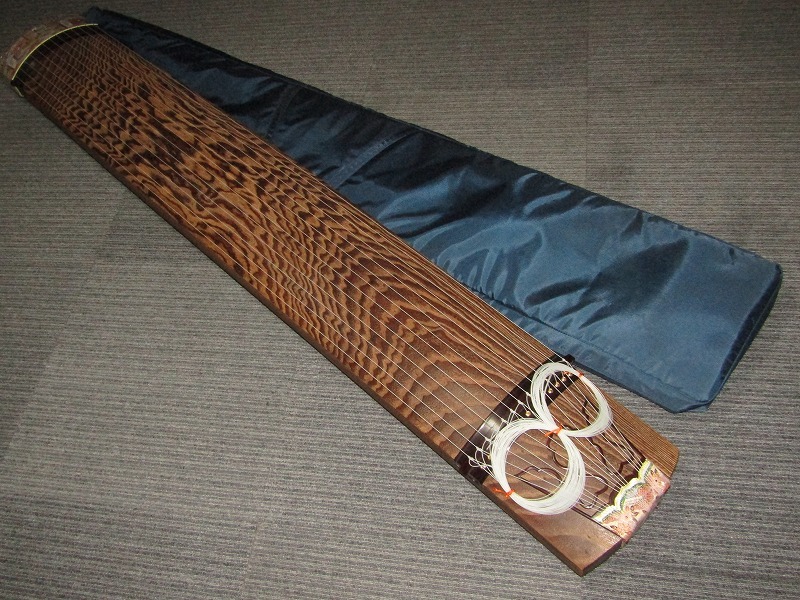流】時代和楽器 最高級大名琴 鼈甲龍細工蒔絵付琴 箱付 CT375○の落札