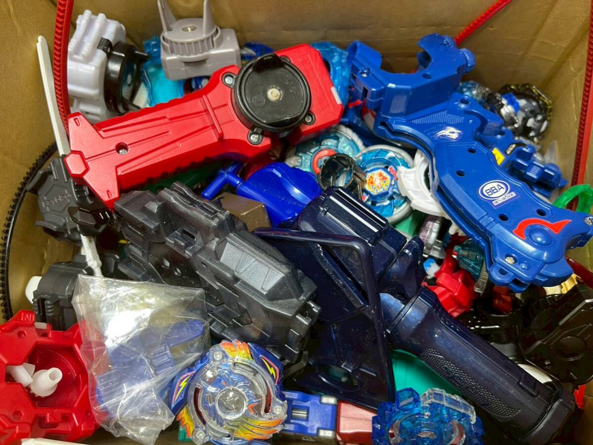 新品】ベイブレード！ マケンドー！ 再販版！ 未使用の品です♪ 爆転