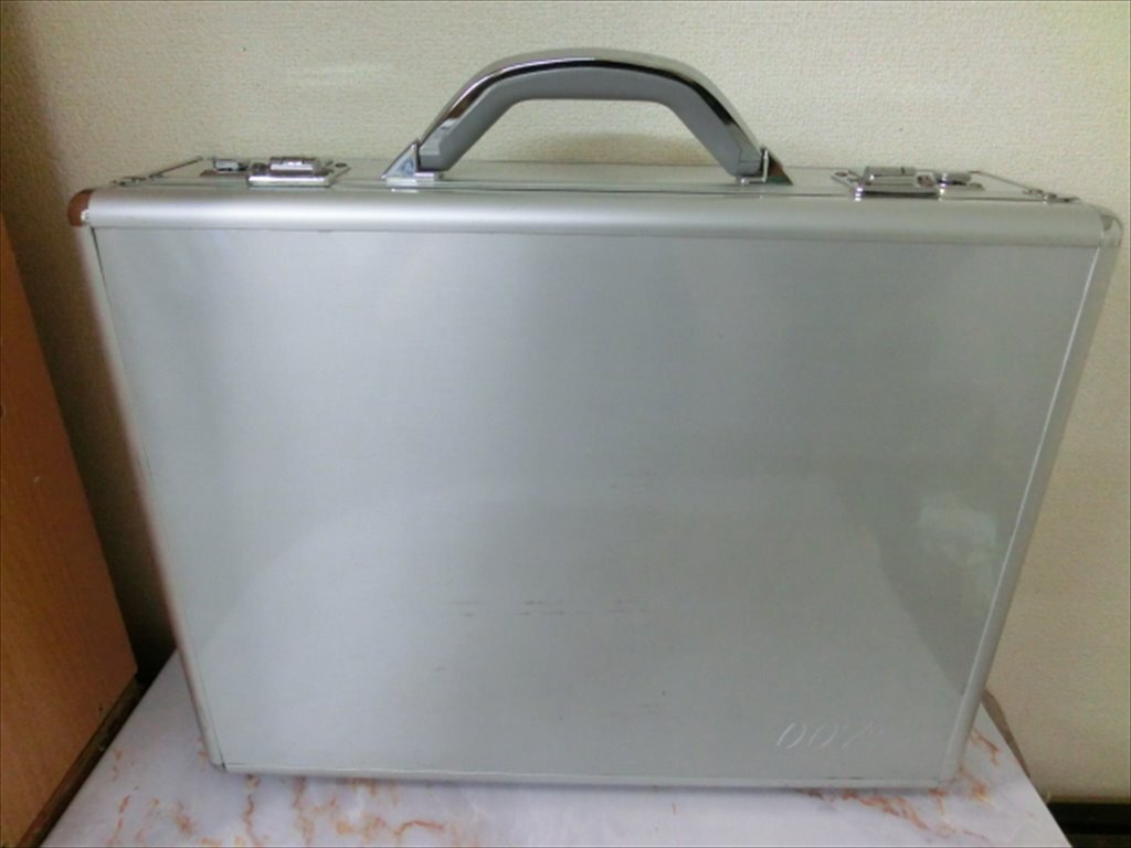 007 アルティメット・コレクション BOX の アルミ アタッシュケース