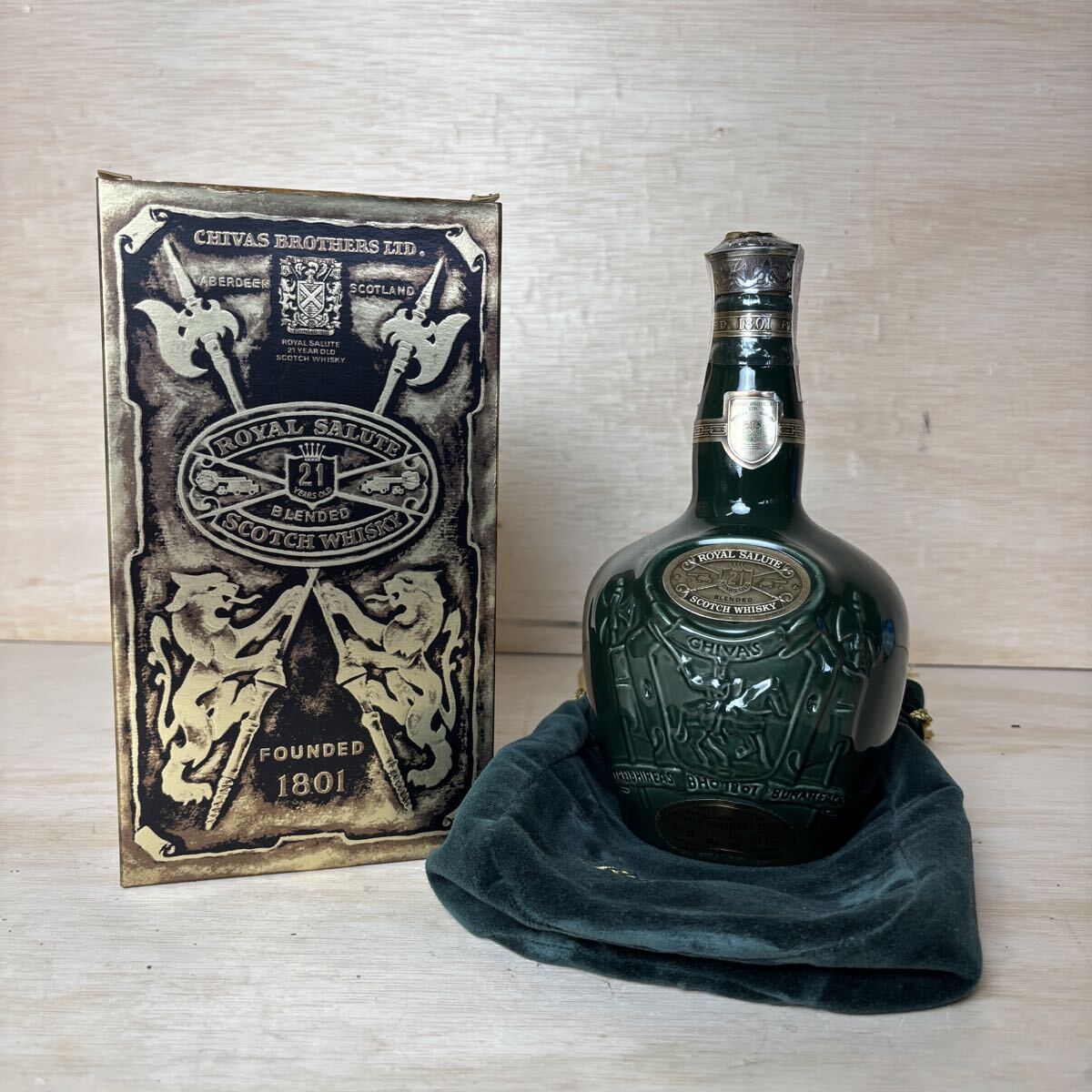 飲料・酒 ROYAL SALUTE 21年 空箱と空瓶