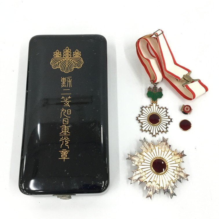 希少品 勲二等 旭日重光章 共箱 純正紙箱 しおり付 （検） 旭日章