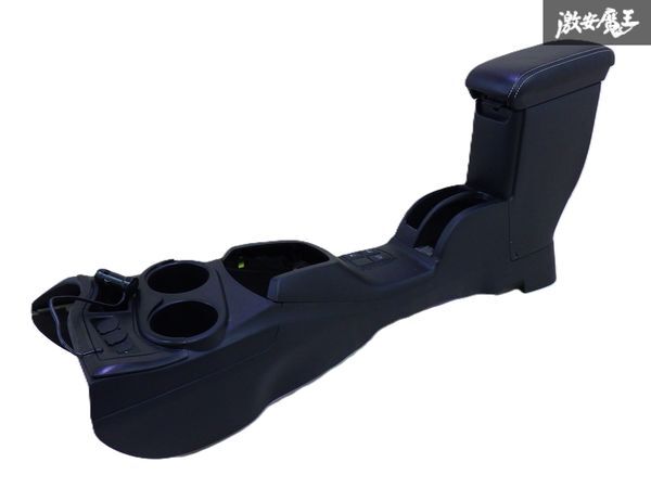 新品】トヨタ純正 ハイラックス GUN125 レザー調 ドア アームレスト