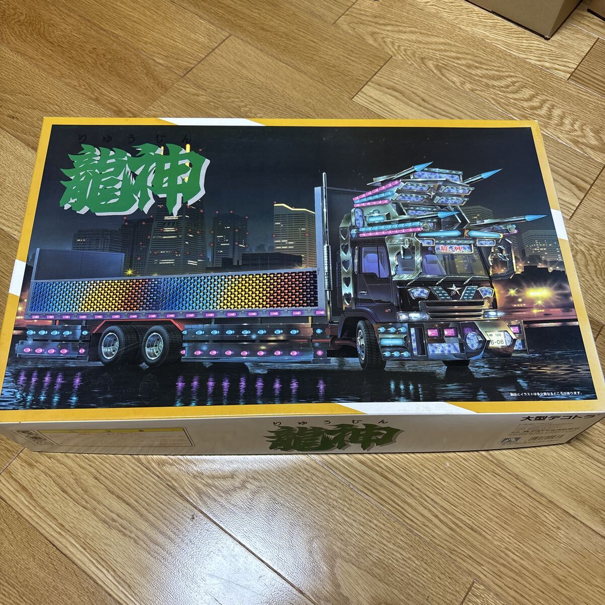 新品】アオシマ 1/32 NEW大型デコトラ 羅生門 平ボディタイプ 当時品の