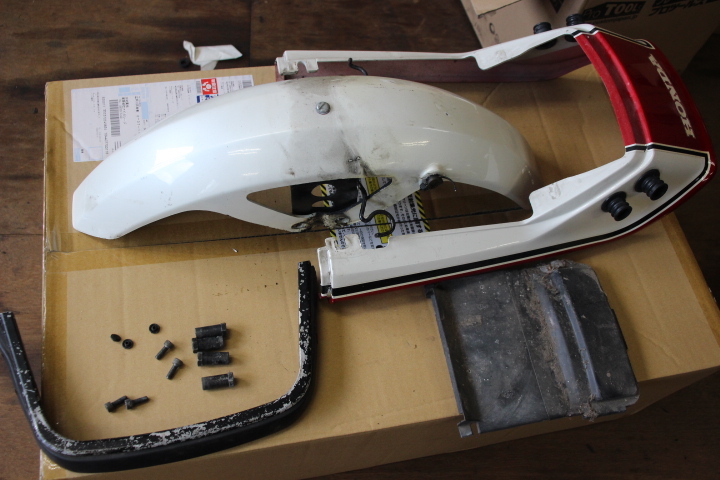 VTZ250用 CBXテールカウル (テールランプ、タンデムバー 専用