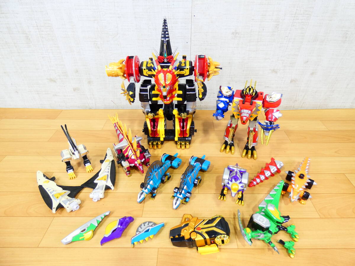 ☆ 仮面ライダー 響鬼 キバ カブト 龍騎 武器 解説本 ☆ 戦隊シリーズ