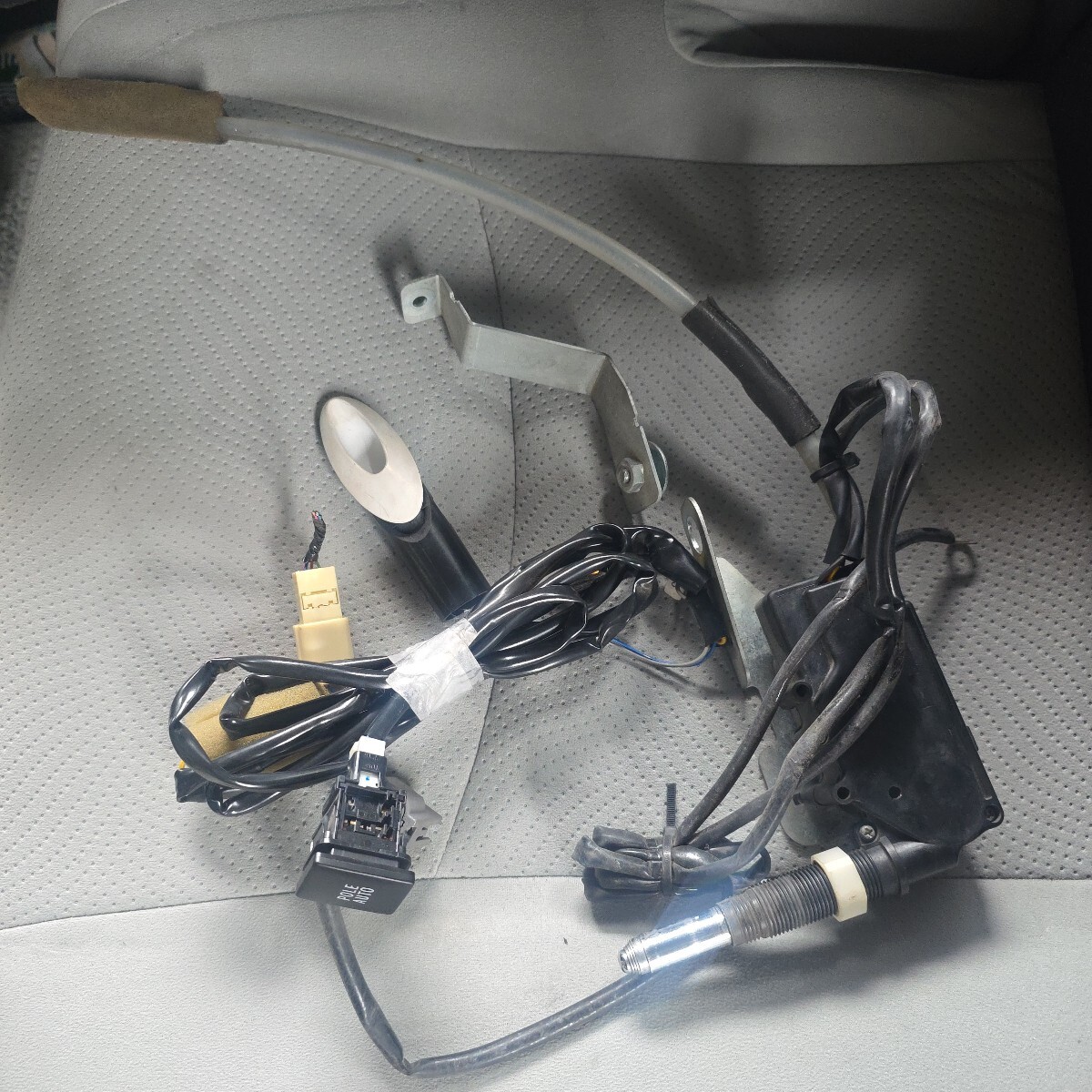 新品】新品!! トヨタ 純正OP ZVW30 プリウス コーナーポール 電動伸縮