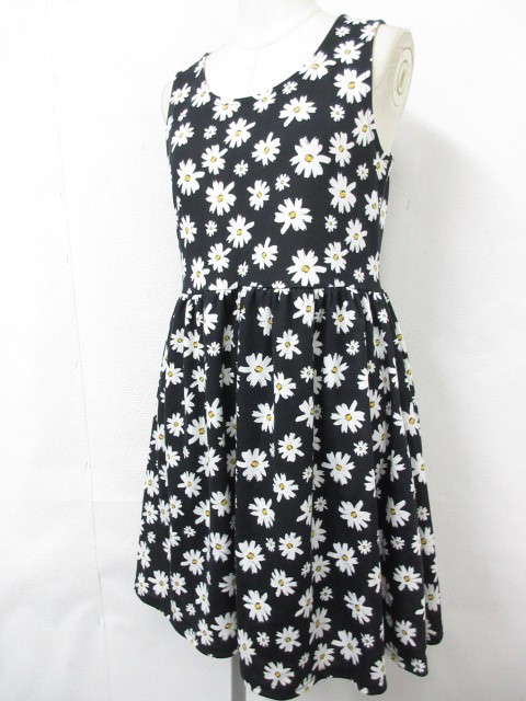 中古 Chip Clip チップクリップ オシャレでかわいい 花柄ワンピース フレアスカート 夏用 Lサイズ 黒 白 管理番号lssa18 50 の落札情報詳細 ヤフオク落札価格情報 オークフリー スマートフォン版