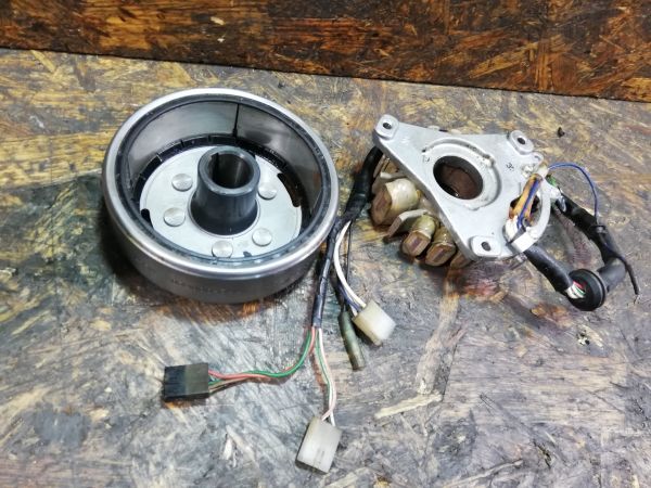 RZ250 4L3 ダイナモ　ジェネレーター　フライホイール　極上中古良品 実働外し RZ250 RZ350 ダイナモ フライホイール ジェネレーター 純正