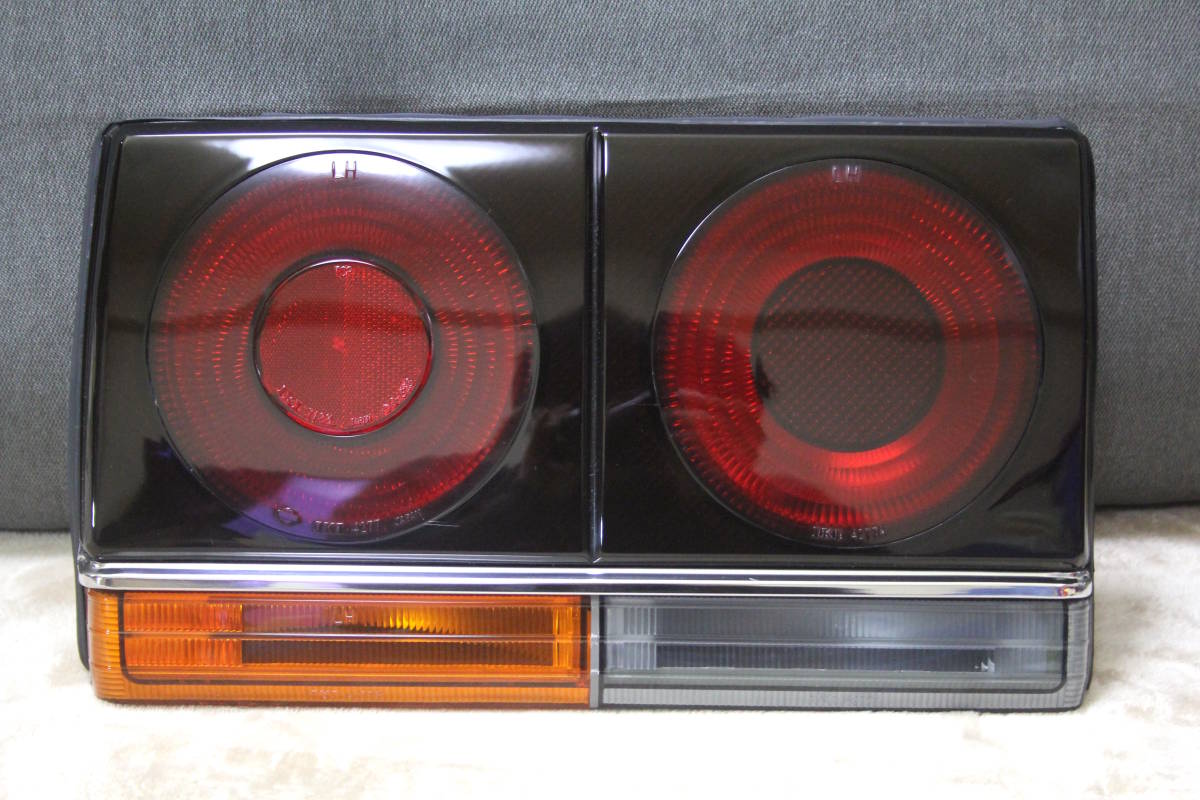スカイライン DR30 鉄仮面 テール左 （R30 スカイライン