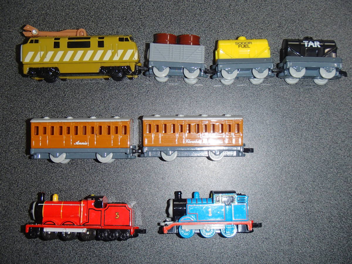 トミカ トーマス】つなげて遊ぶ♪ トーマス・ジェームス・アニーと