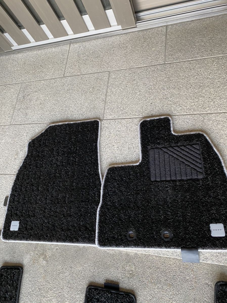 新品 送料込 開封のみ トヨタ 純正 Voxy 80系 後期 現行 フロアマット ラグジュアリータイプ 特別仕様車 7人乗り ヴォクシー ノア の落札情報詳細 ヤフオク落札価格情報 オークフリー スマートフォン版