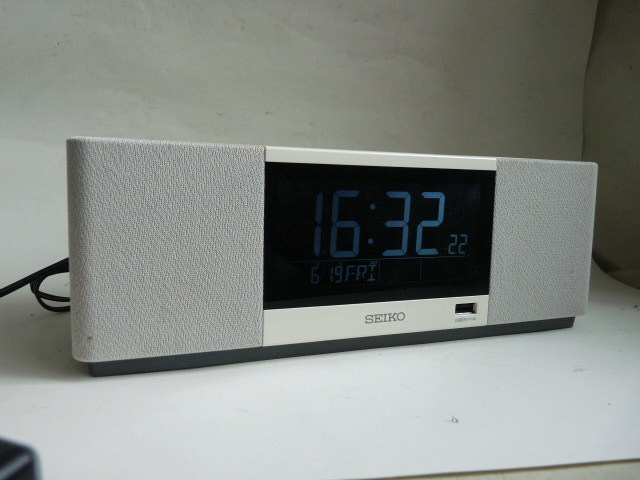 セイコー ONKYO マルチサウンドクロック ホワイト ブルートゥース