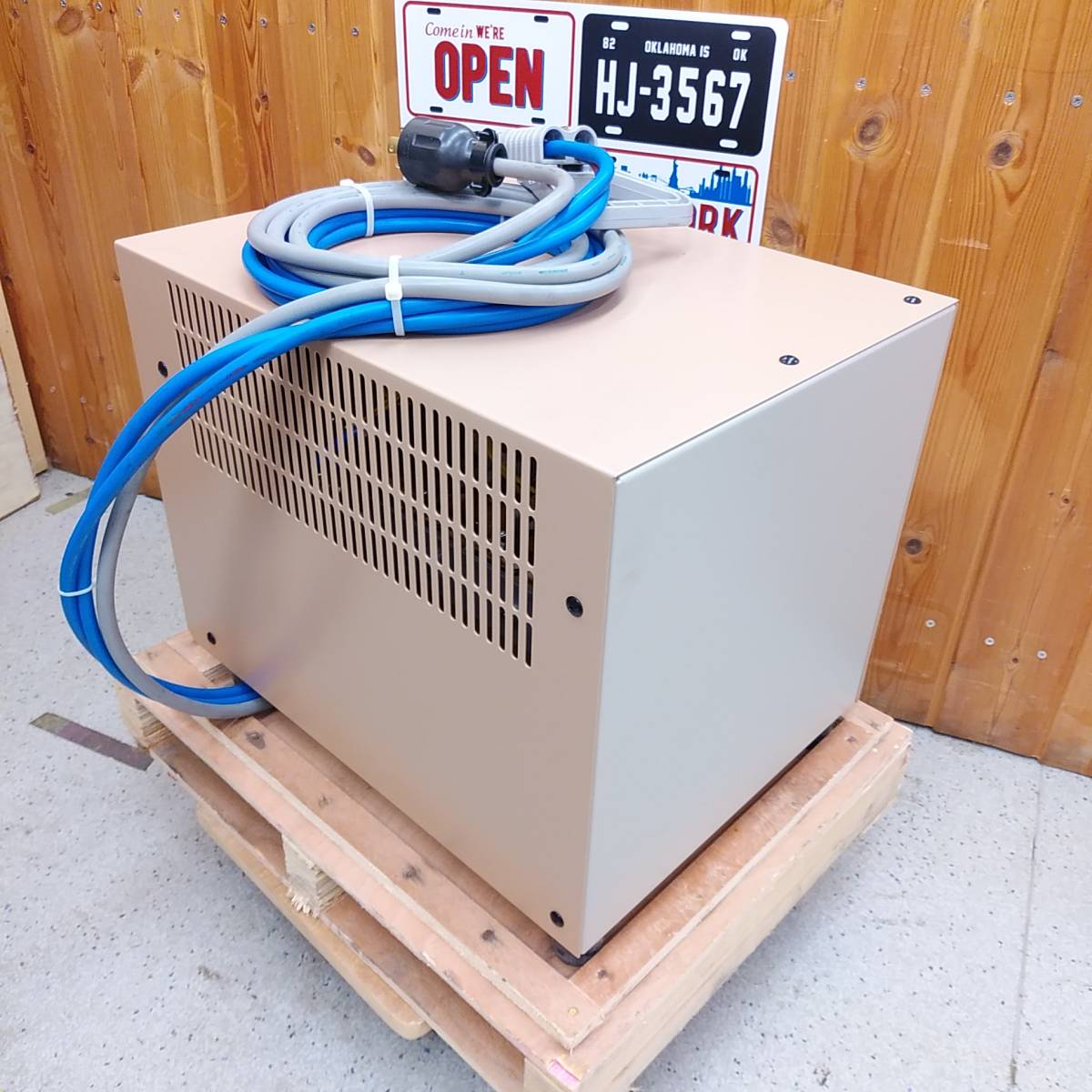 YUASA フォークリフト 充電機 希少 新品】新品 ユアサ フォークリフト用 バッテリー充電器 24V SC214-630