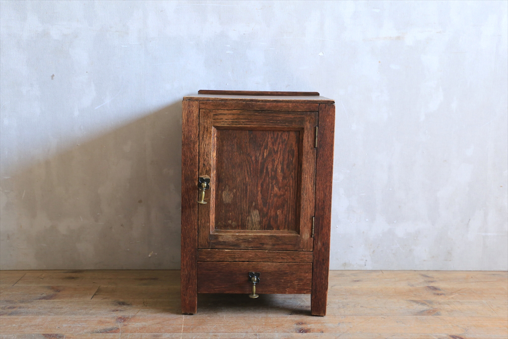 英国アンティーク◇古木サイドキャビネット/飾り棚/収納棚/テレビ台/食器棚/店舗什器/ディスプレイ/イギリスヴィンテージ/ビンテージ家具 英国アンティーク◇古木サイドボード⁄キッチンキャビネット⁄木製机