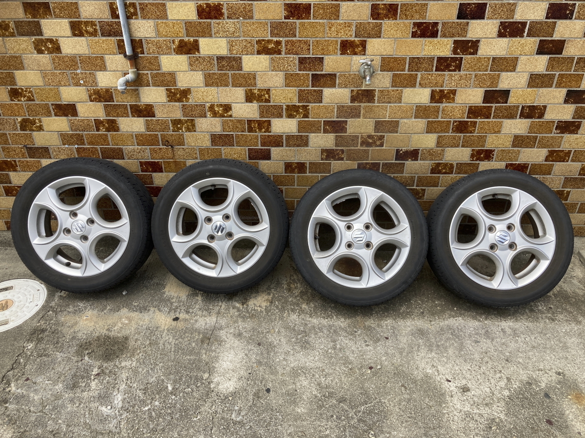 スズキ純正14インチアルミホイールと美しい2023年式165/55xR14タイヤ スズキ純正14インチアルミホイールと美しい2023年式165/55xR14タイヤ