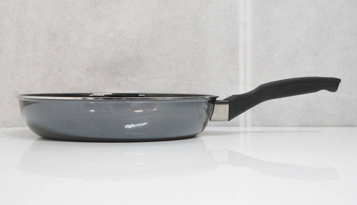 シリットフライパン 20cm Amazon.com: Silit Fry Pan, Black, 20 cm : Home & Kitchen