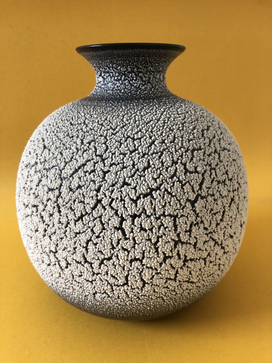 陶器 花瓶 作者名 刻印あり 雪模様 変わった作り の落札情報詳細 ヤフオク落札価格情報 オークフリー スマートフォン版
