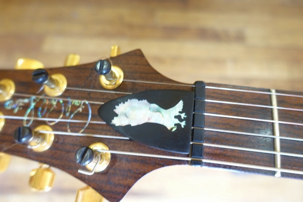 PRS　エボニー製　フレームドイーグル トラスロッドカバー　RENSPOAM PRS ブラックエボニー製 パールフレーム トラスロッドカバー
