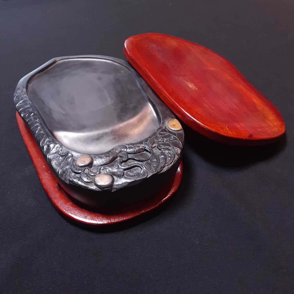 硯  装飾彫り  眼  端渓 宋坑 彫花硯 加厚 表眼柱 – PIGMENT TOKYO