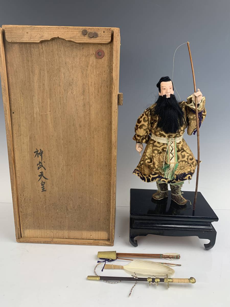 8８年（出品時82年）前の5月人形の一つ　神武天皇　　刀、弓矢、かがり火 88年（出品時82年）前の5月人形の一つ 神武天皇 刀、弓矢、かがり火