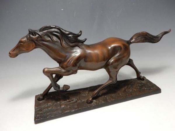 楠製 細工彫り『馬』一刀彫り置物 オブジェ 高さ22cm★時代物★ 古銅製 細密彫刻 馬置物 オブジェ 在銘（作者不詳 和尚 ブロンズ