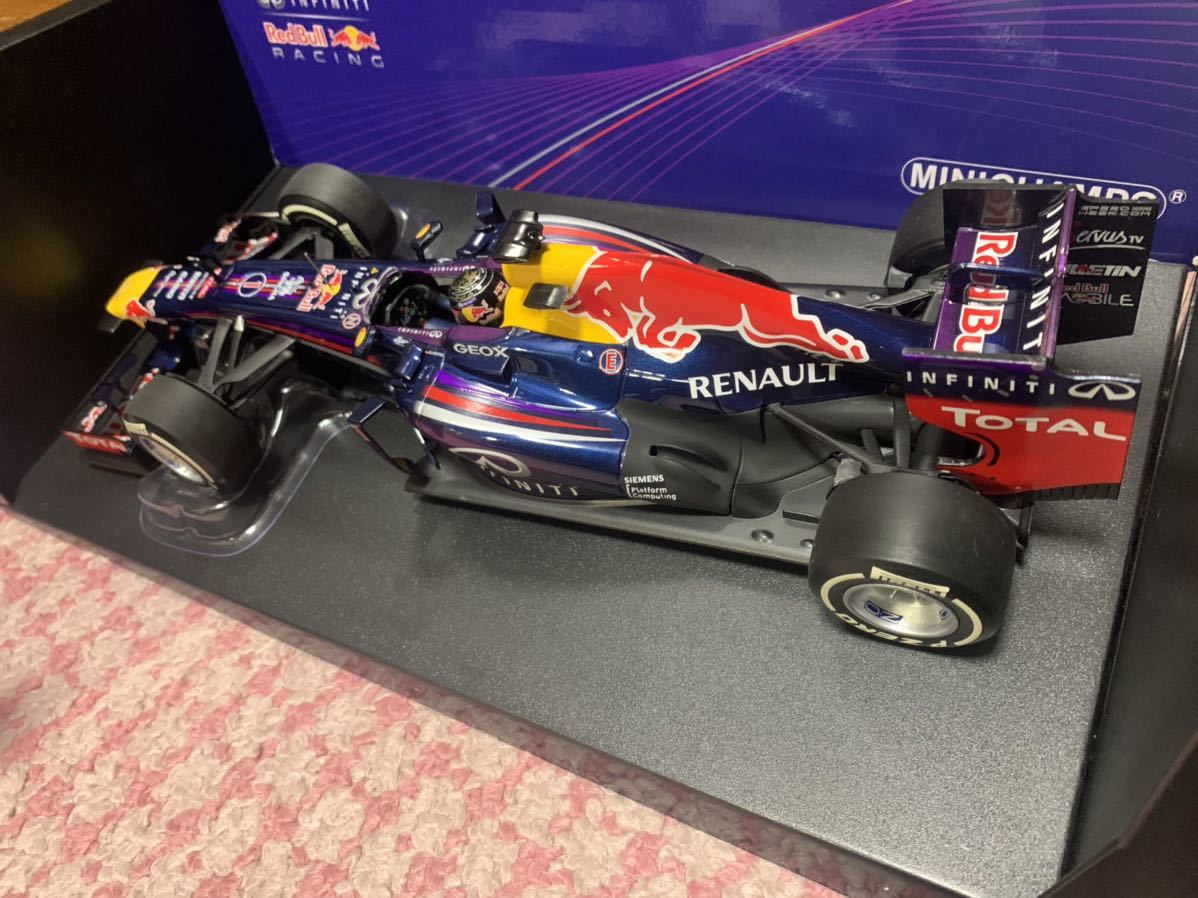 ミニチャンプス 1/18 インフィニティ レッドブル レーシング ルノー