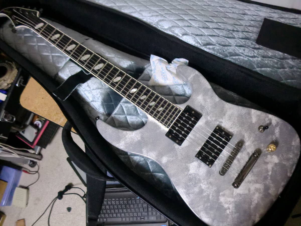 Caparison ( キャパリソン ) TAT II-FX Snow Cloud。中古 2015年限定20