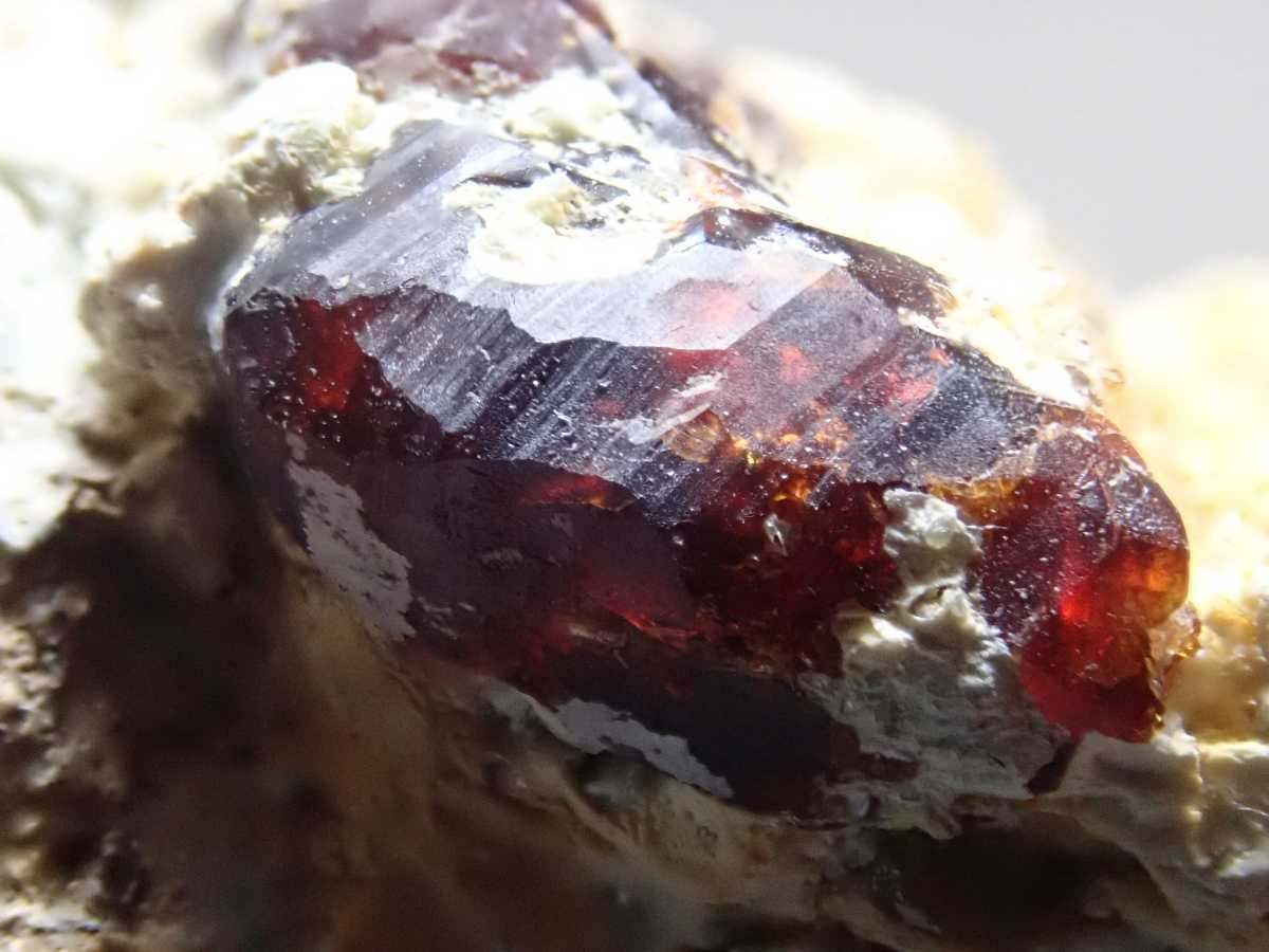 E-60 クリノヒューマイト 天然石 鉱物標本 鉱石 原石