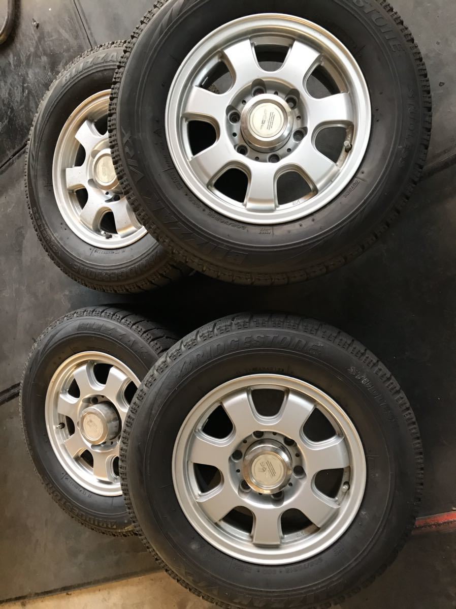 グランドハイエース スタッドレスタイヤホイール 中古 215/70R15 