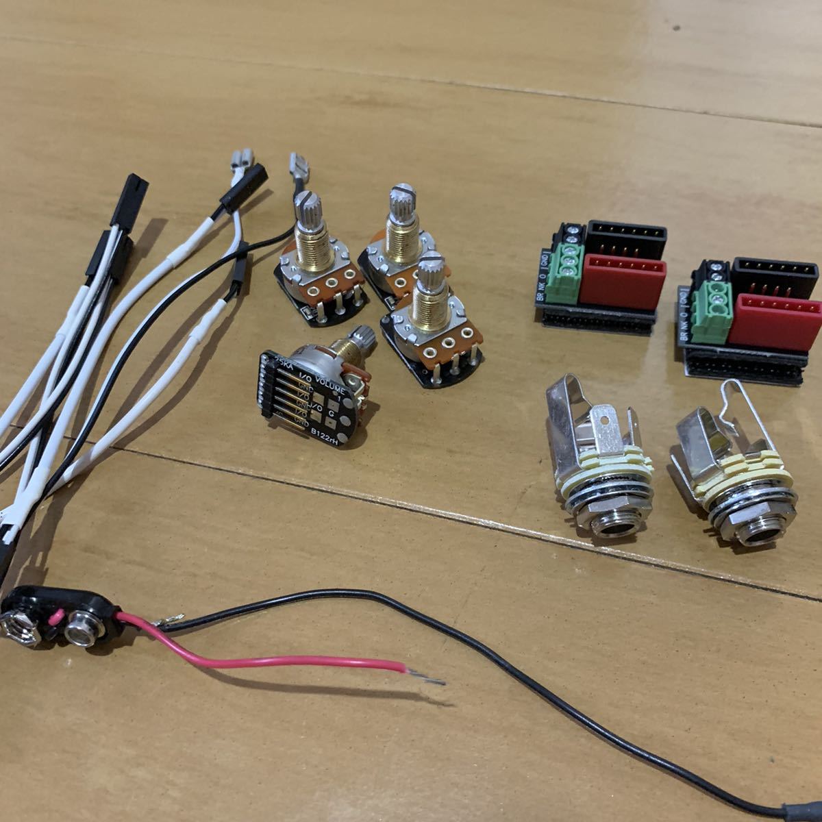 ジャンク Emg コネクタブル ワイヤリング セット ジャック ポット バッテリーバス リード線 アクティブピックアップ 配線 セット の落札情報詳細 ヤフオク落札価格情報 オークフリー スマートフォン版