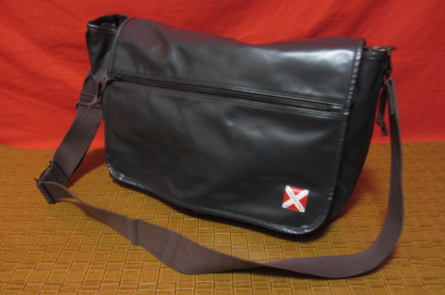 ラゲッジレーベル ニューライナー メッセンジャーバッグ A4可 大容量　ブラック LUGGAGE LABEL ラゲッジ レーベル ライナー ショルダーバッグ 951