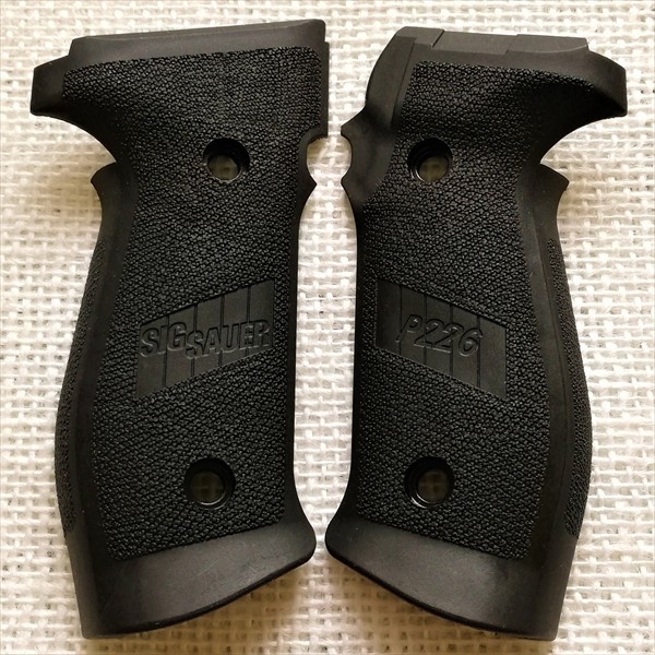 SIG SAUER社純正 P226用 樹脂製グリップ
