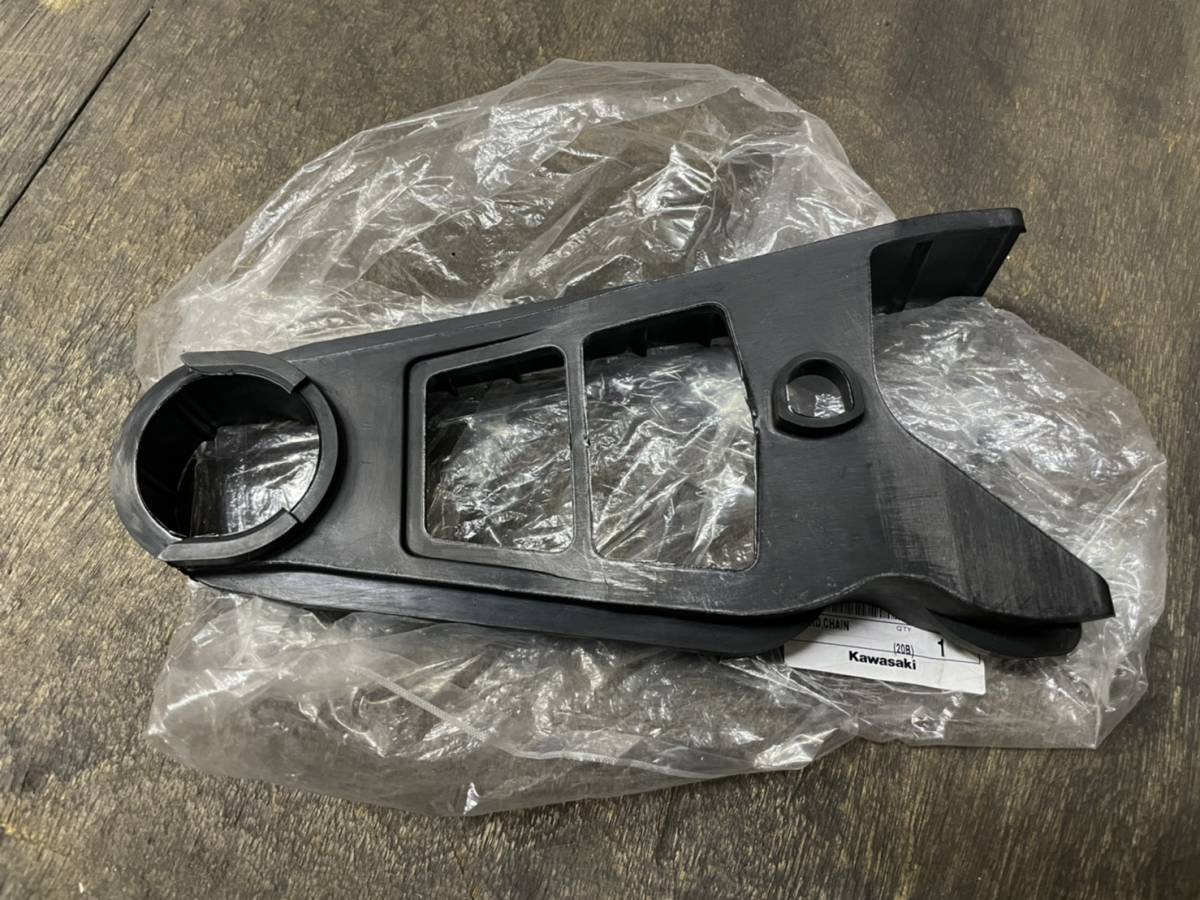 新品】ZZR1100 カワサキZXT10D 純正チェーンスライダー 55020-1528 の