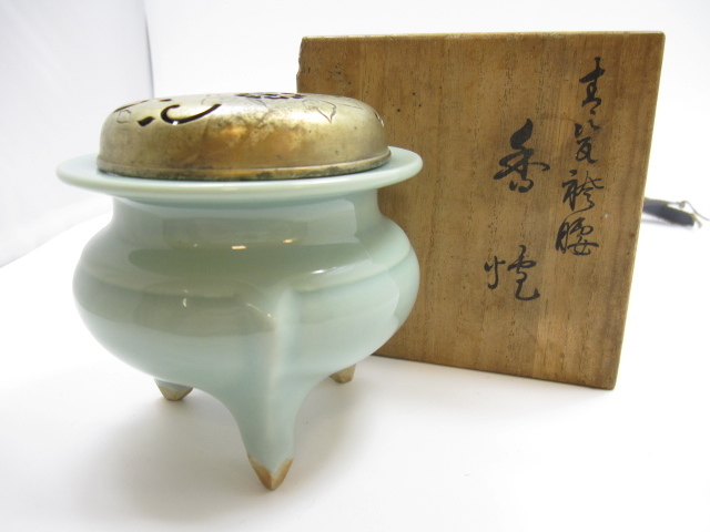 平安 魯山作 青磁袴腰三足香炉 銅製花文透かし火屋 京焼香道具 共箱の